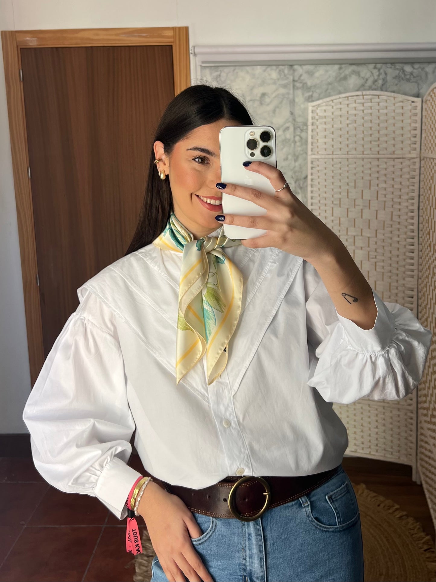 Blusa volantes blanca