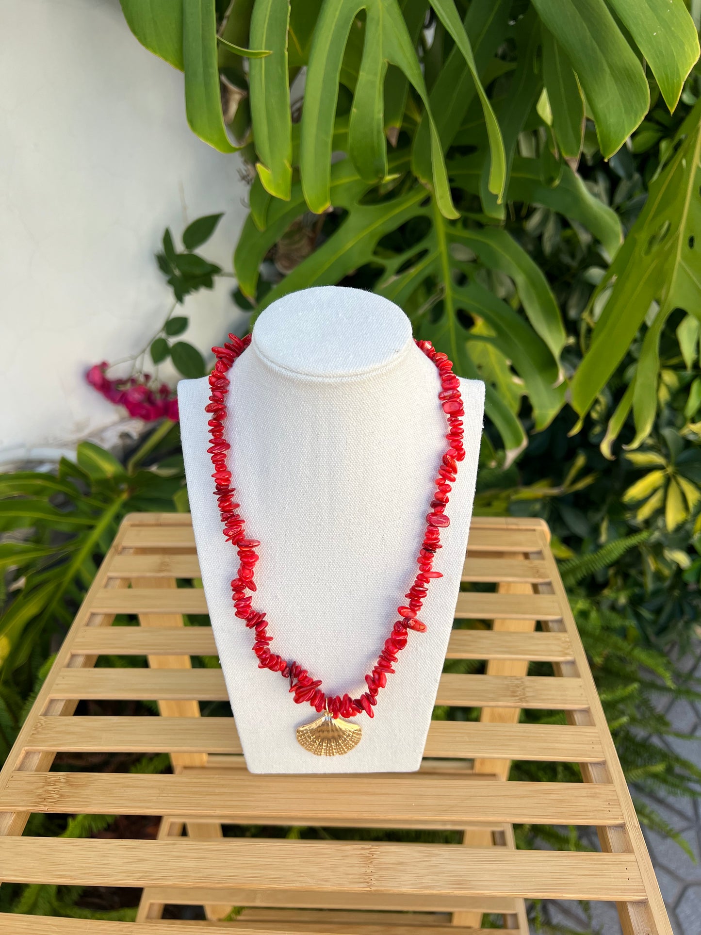 Collar piedras rojo abalorio
