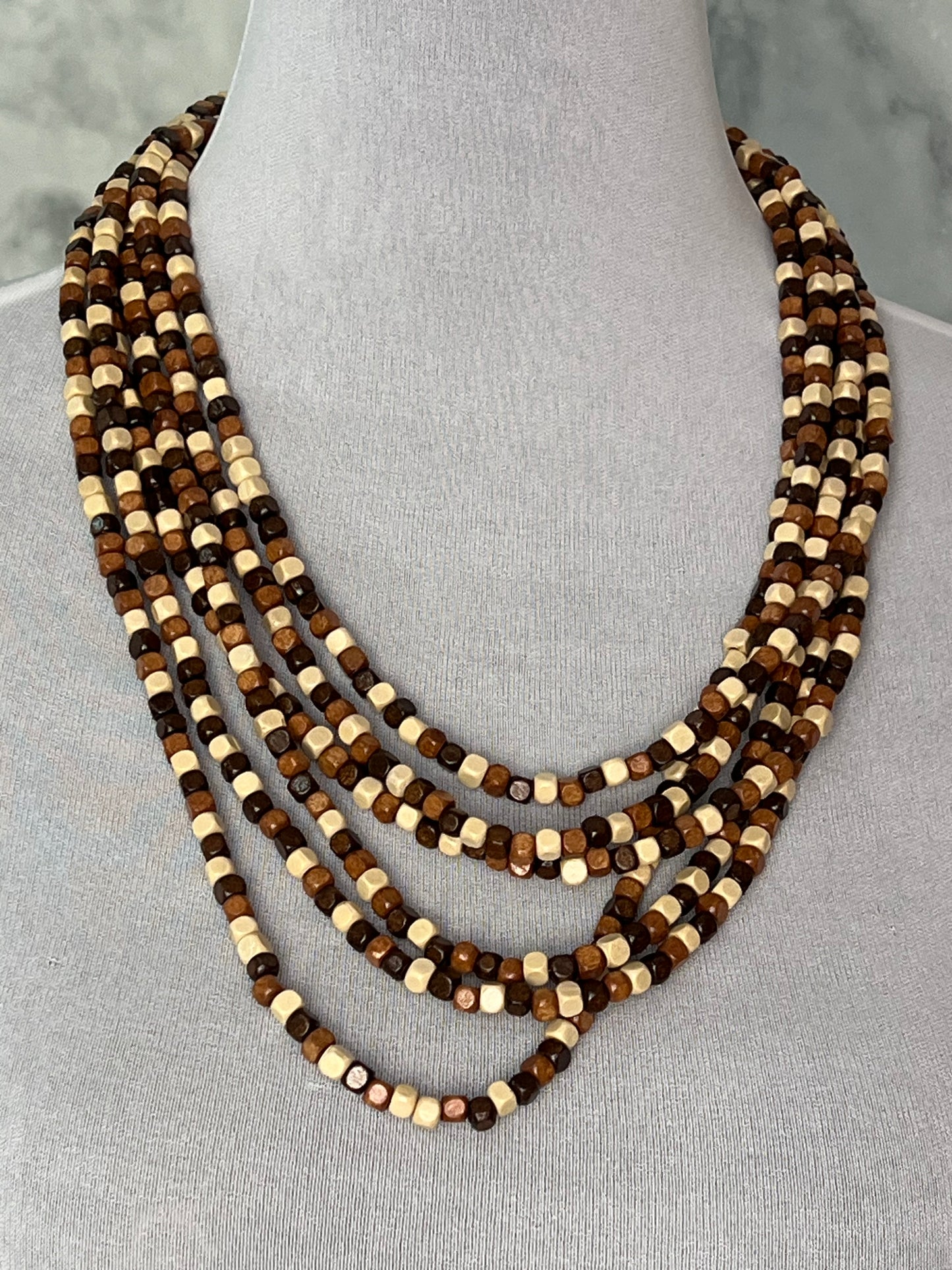 Collar abalorios madera