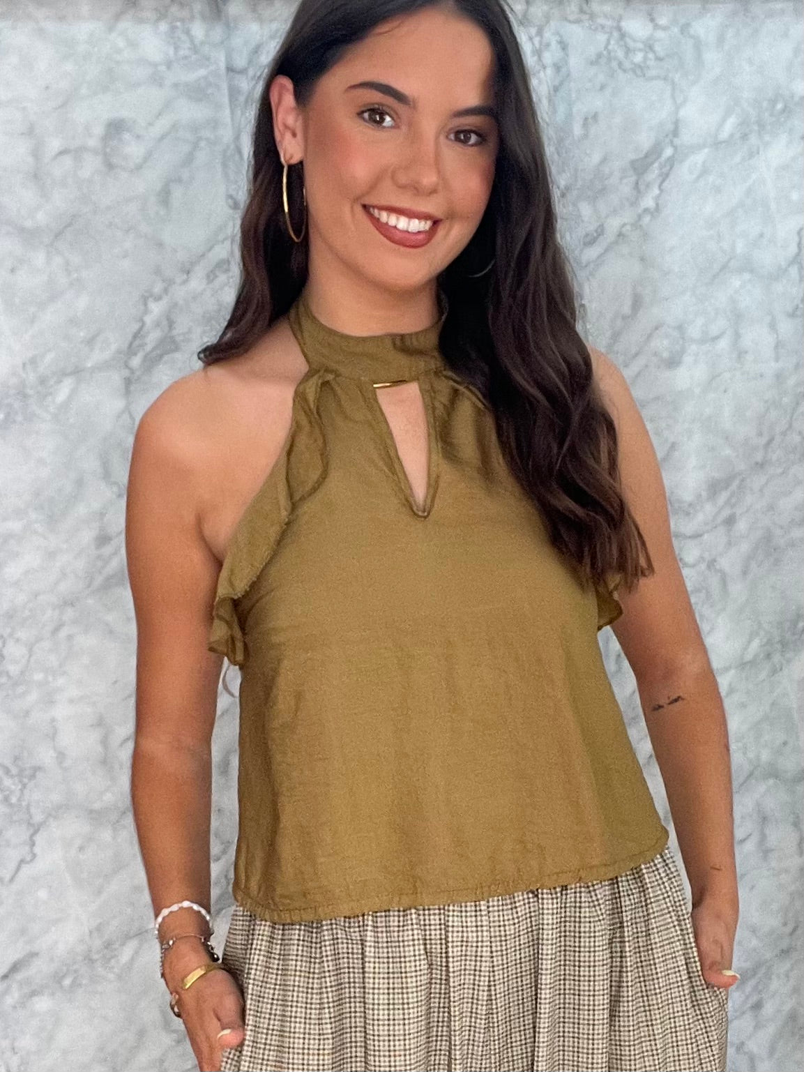 Top halter volantes cut out