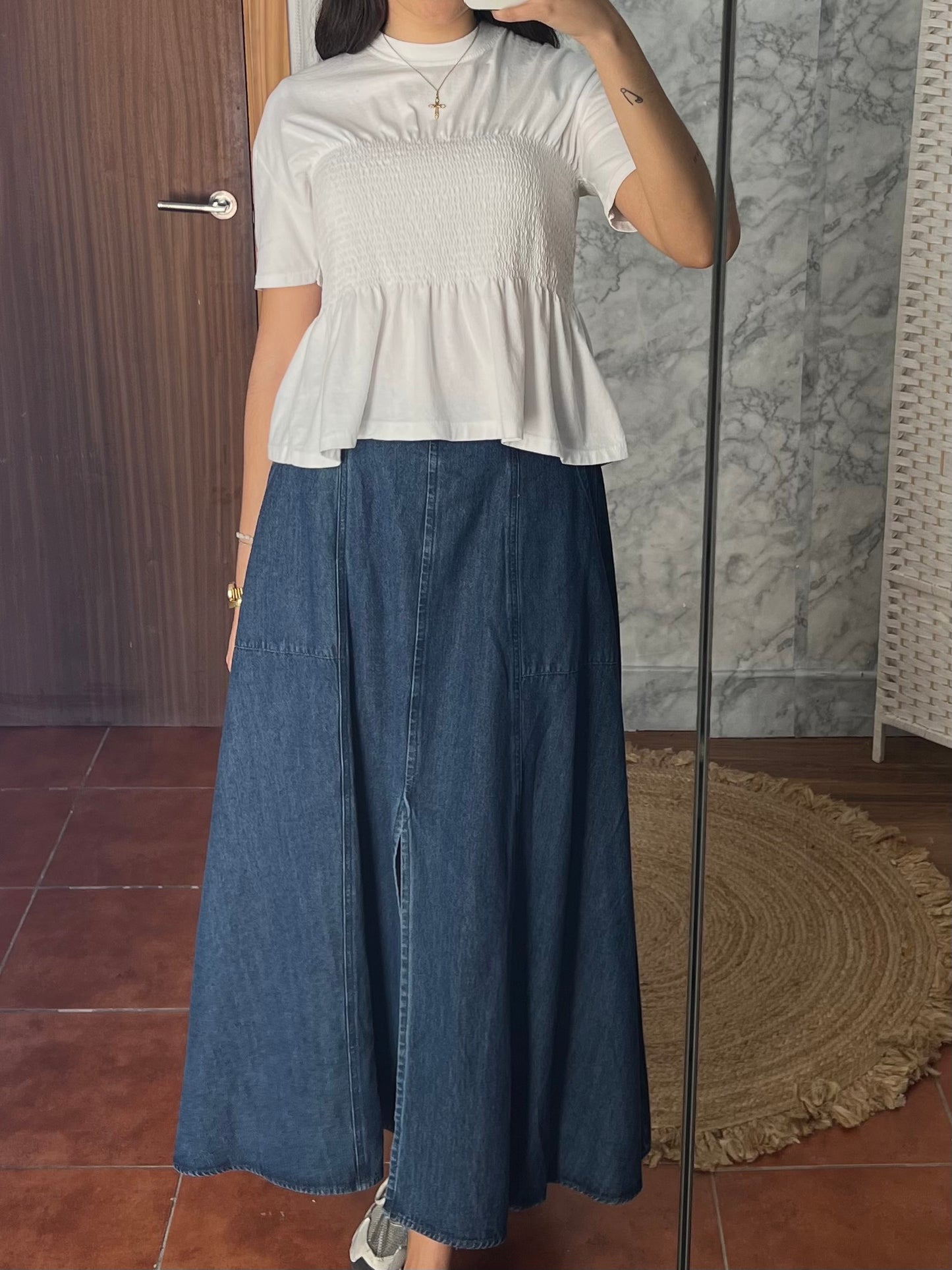 Falda denim oscuro oversize con vuelo