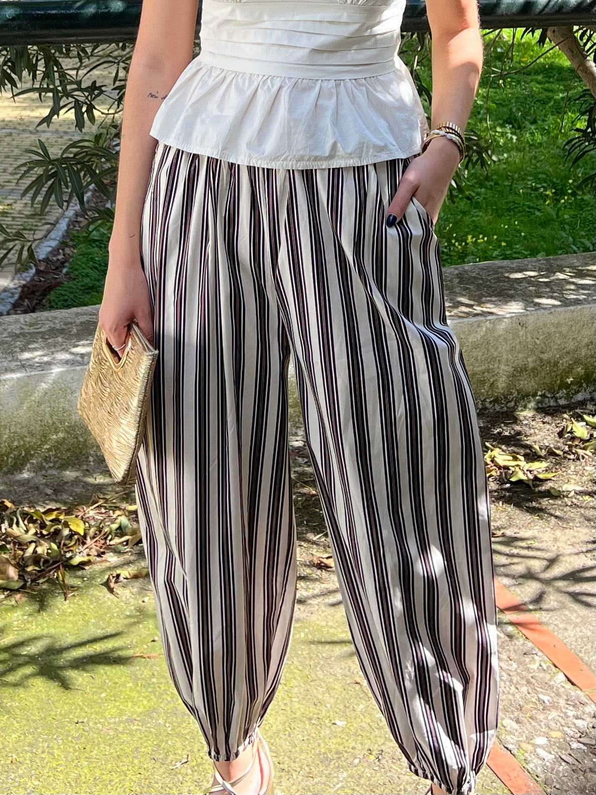 Pantalón bombacho rayas negro y beige