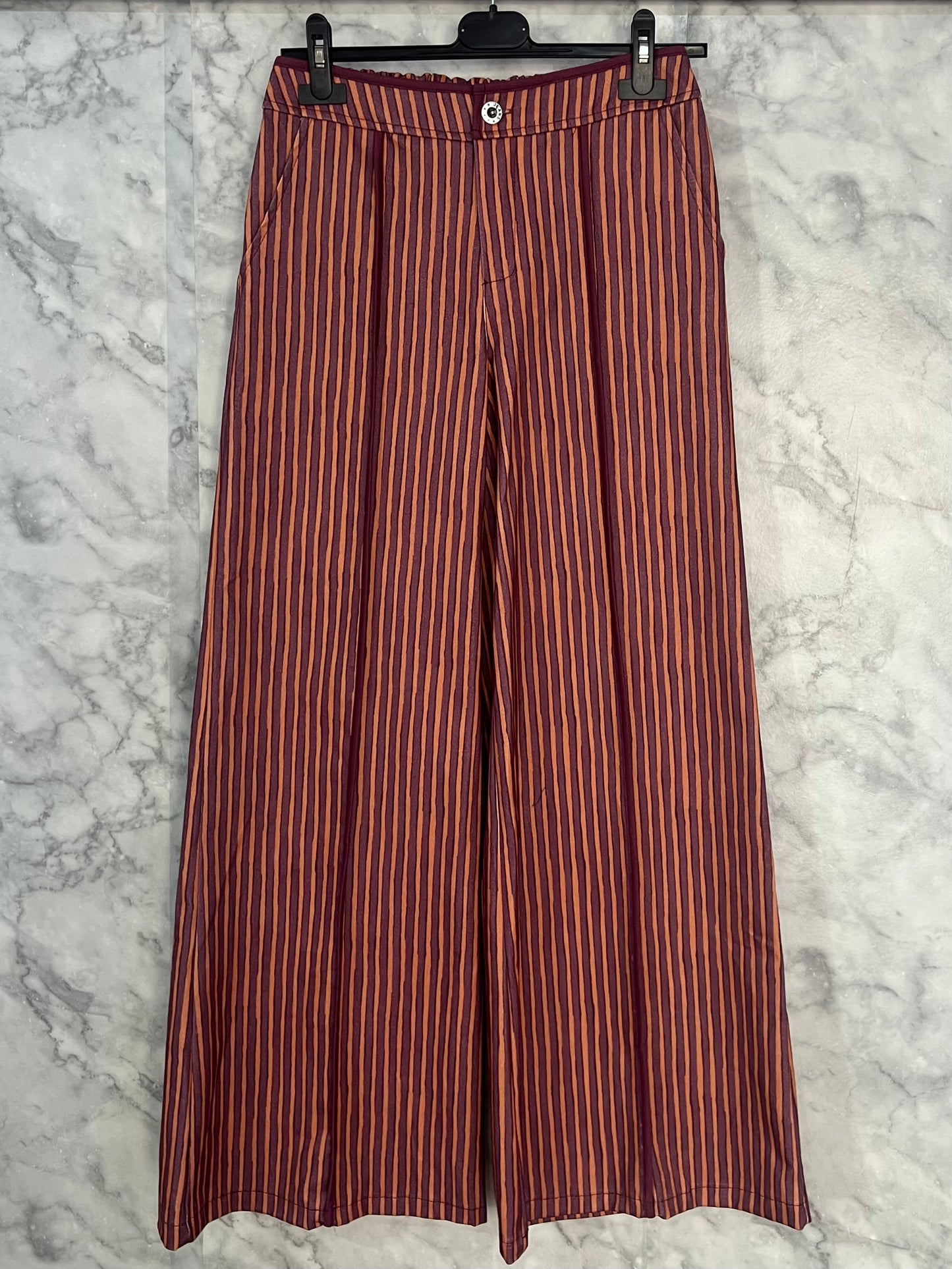 Pantalón recto micropana estampado