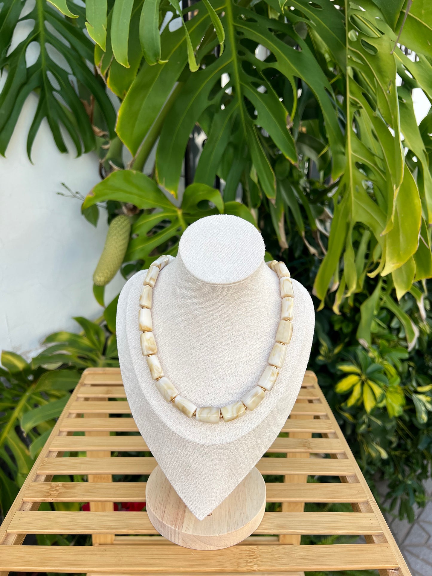 Collar macarrón beige