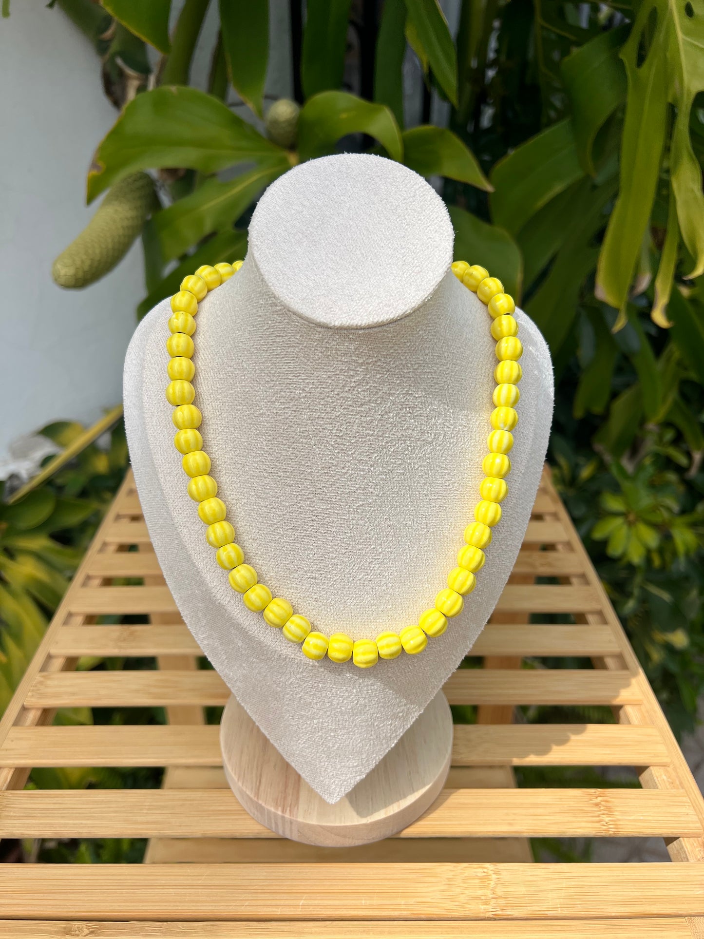 Collar bolas cerámica amarillo