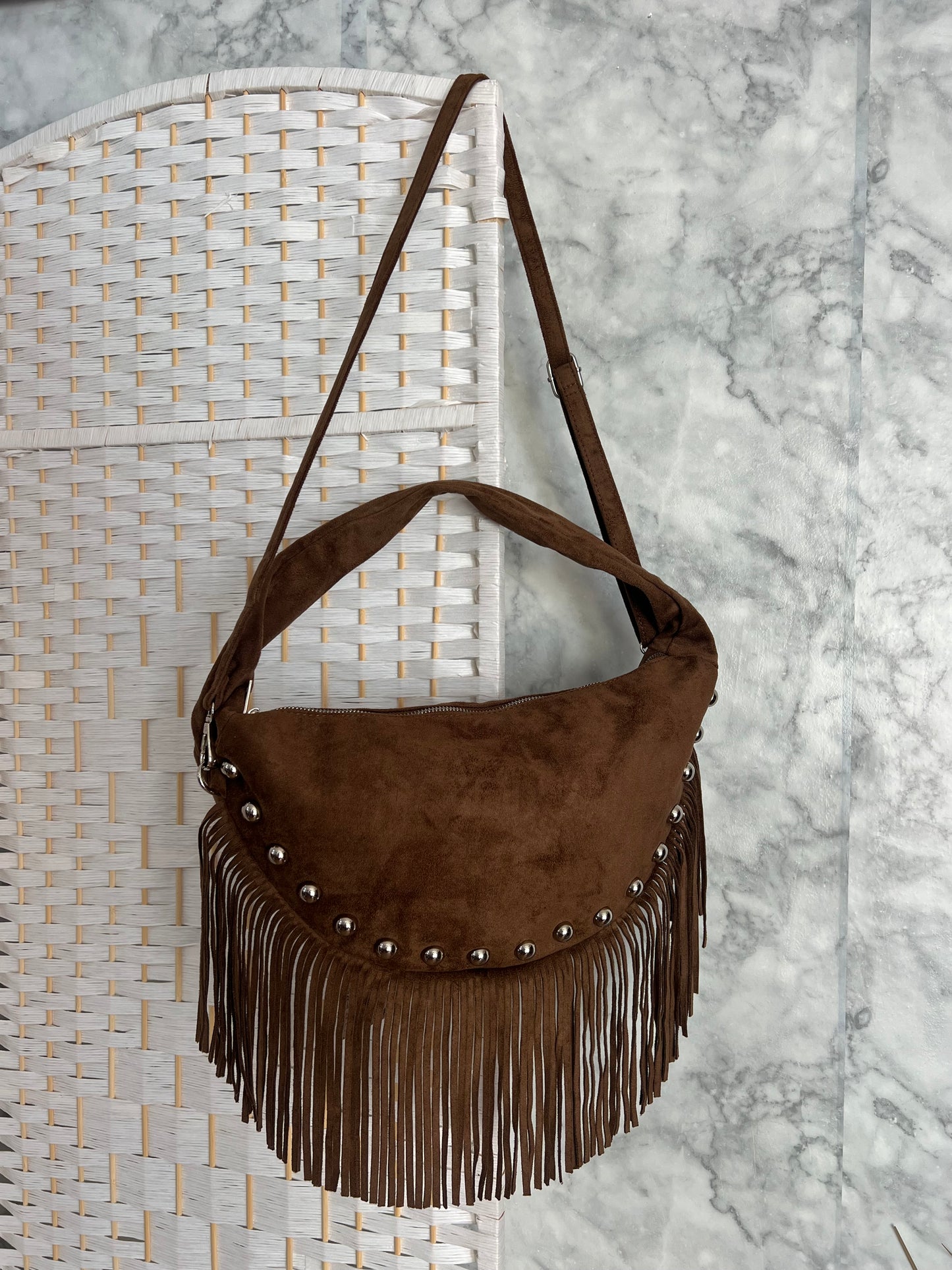 Bolso flecado con tachuelas camel