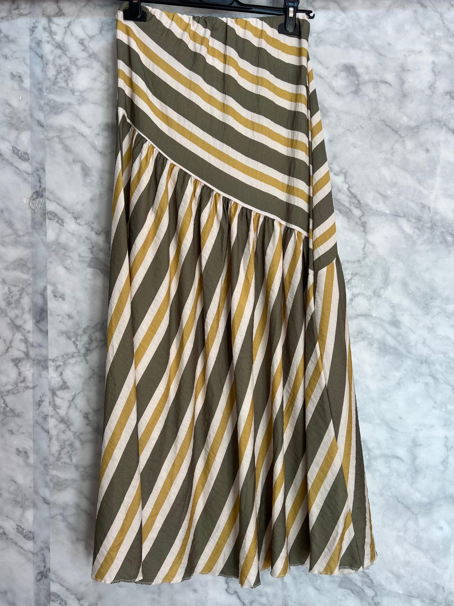 Falda asimétrica rayas verde