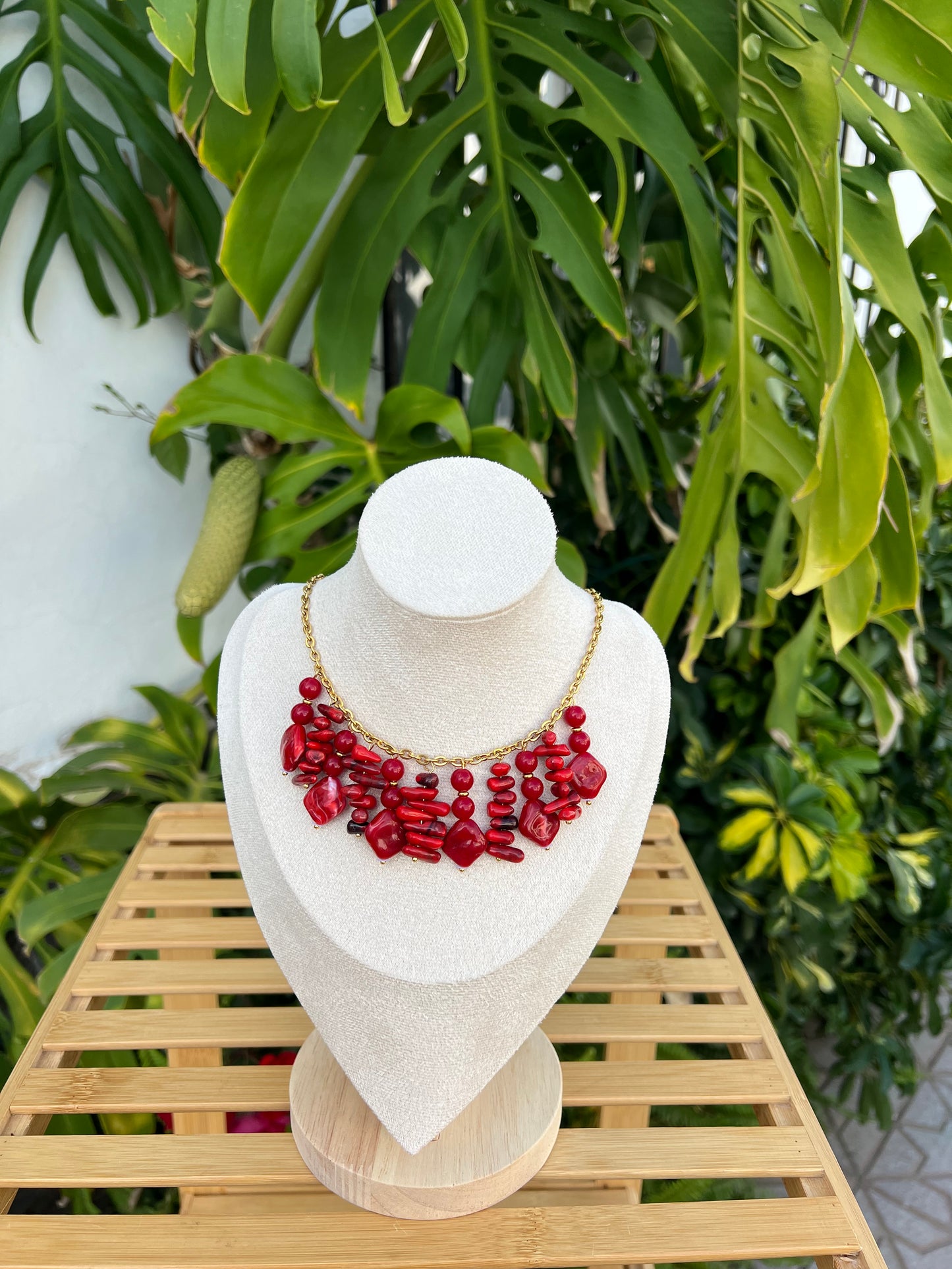 Collar de abalorios corales
