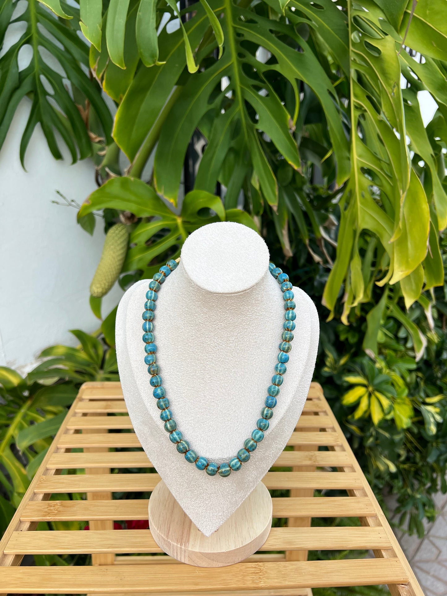 Collar bolas cerámica azul
