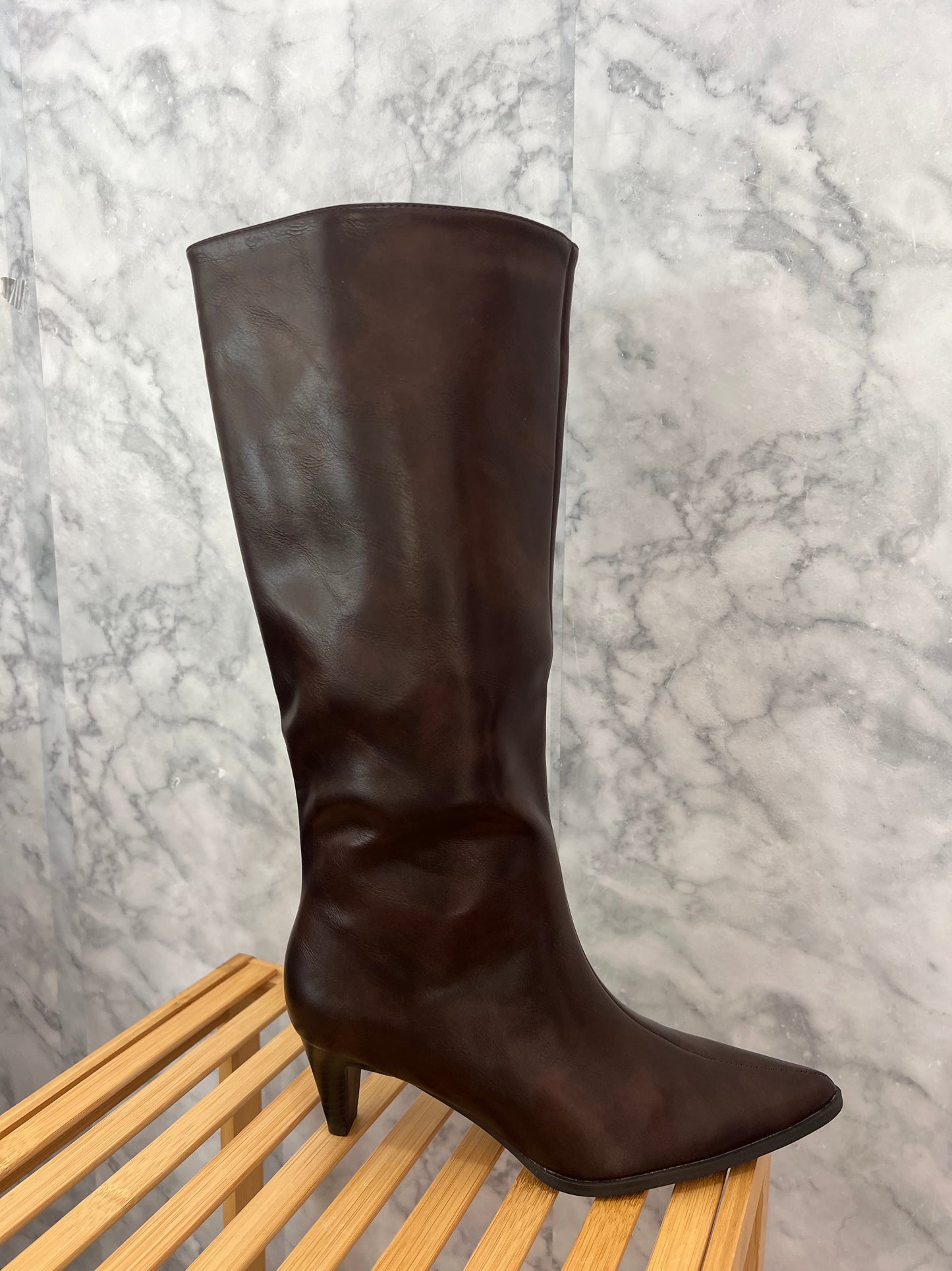 Bota alta polipiel tacón fino chocolate