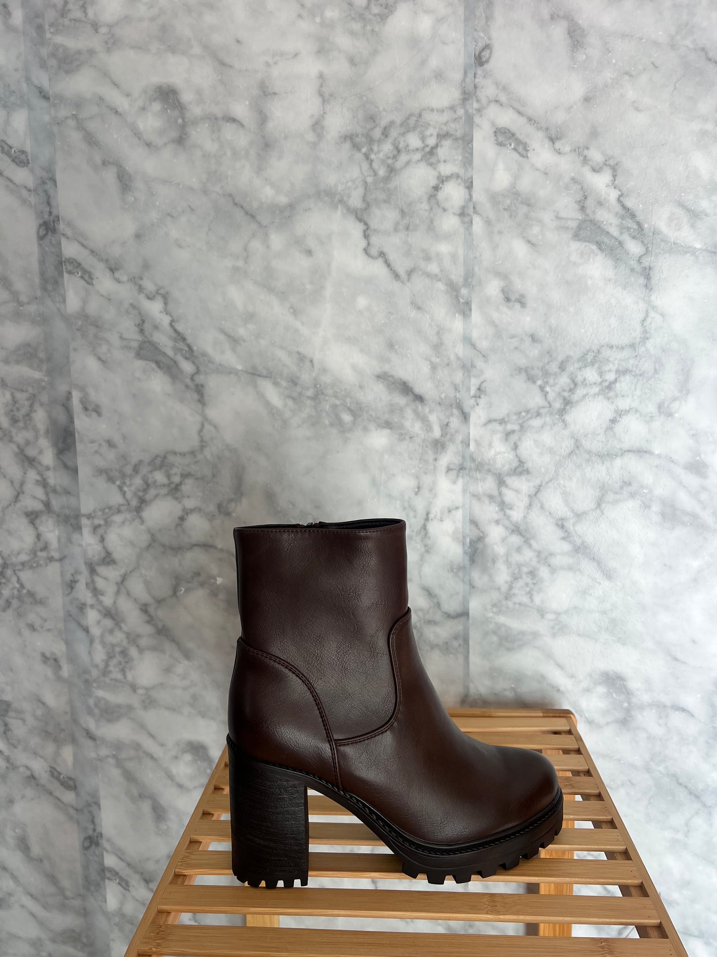 Botín ancho marrón chocolate