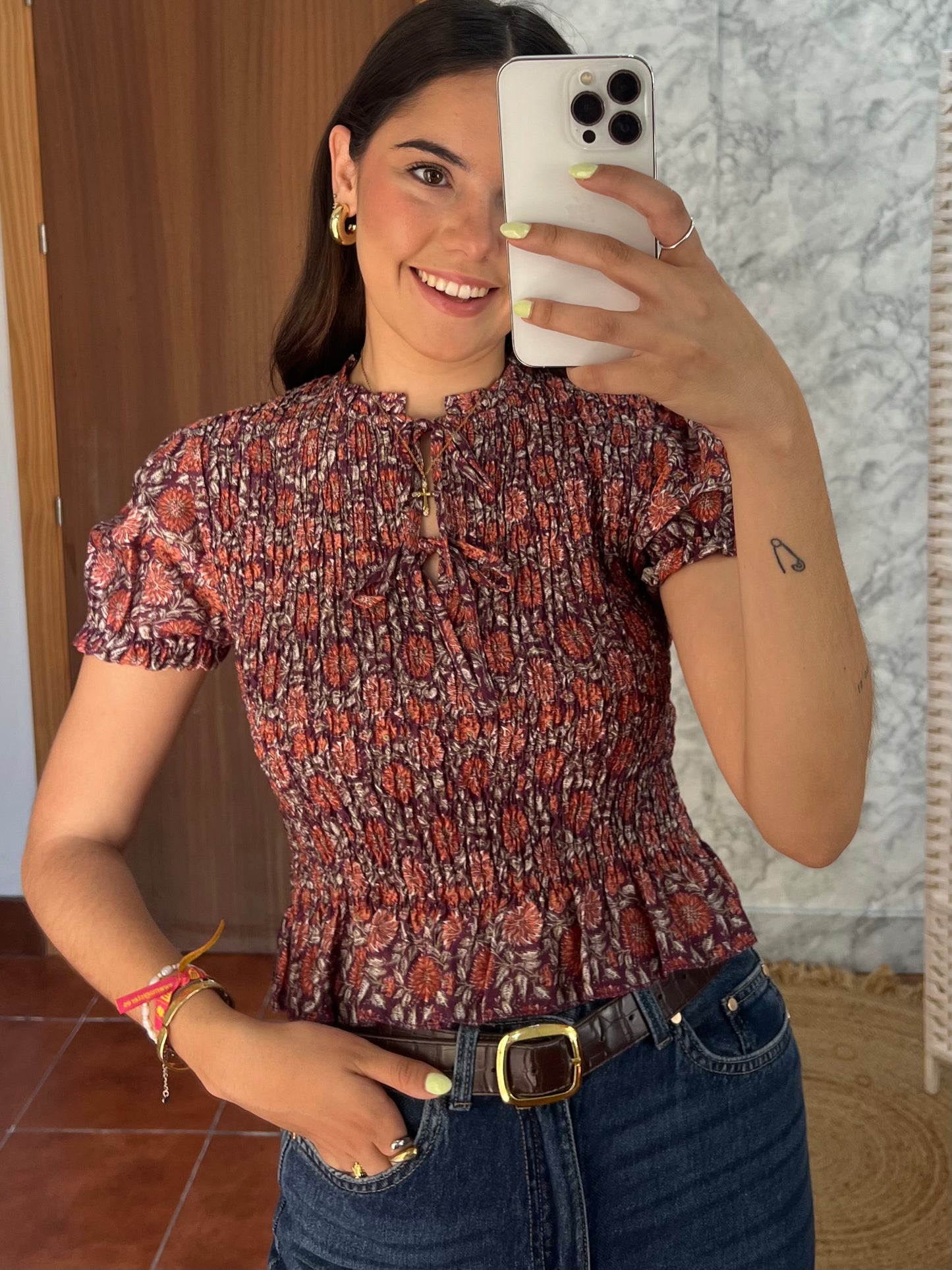 Blusa panel de abeja manga abullonada estampada