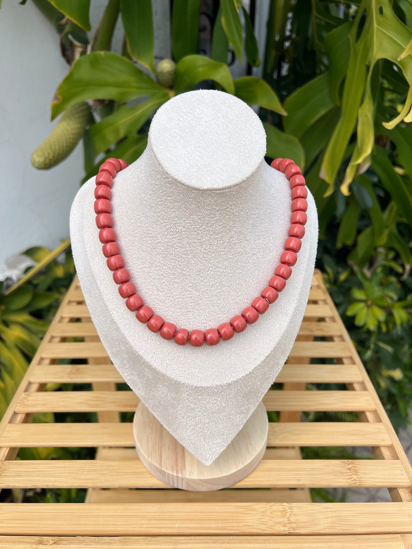 Collar bolas chatas salmón
