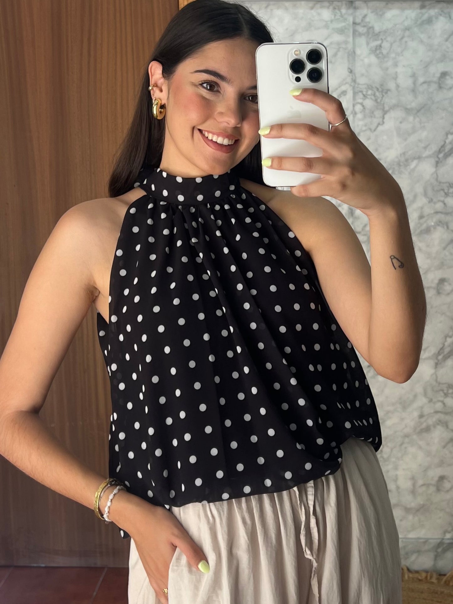 Blusa halter de gasa lunares negra