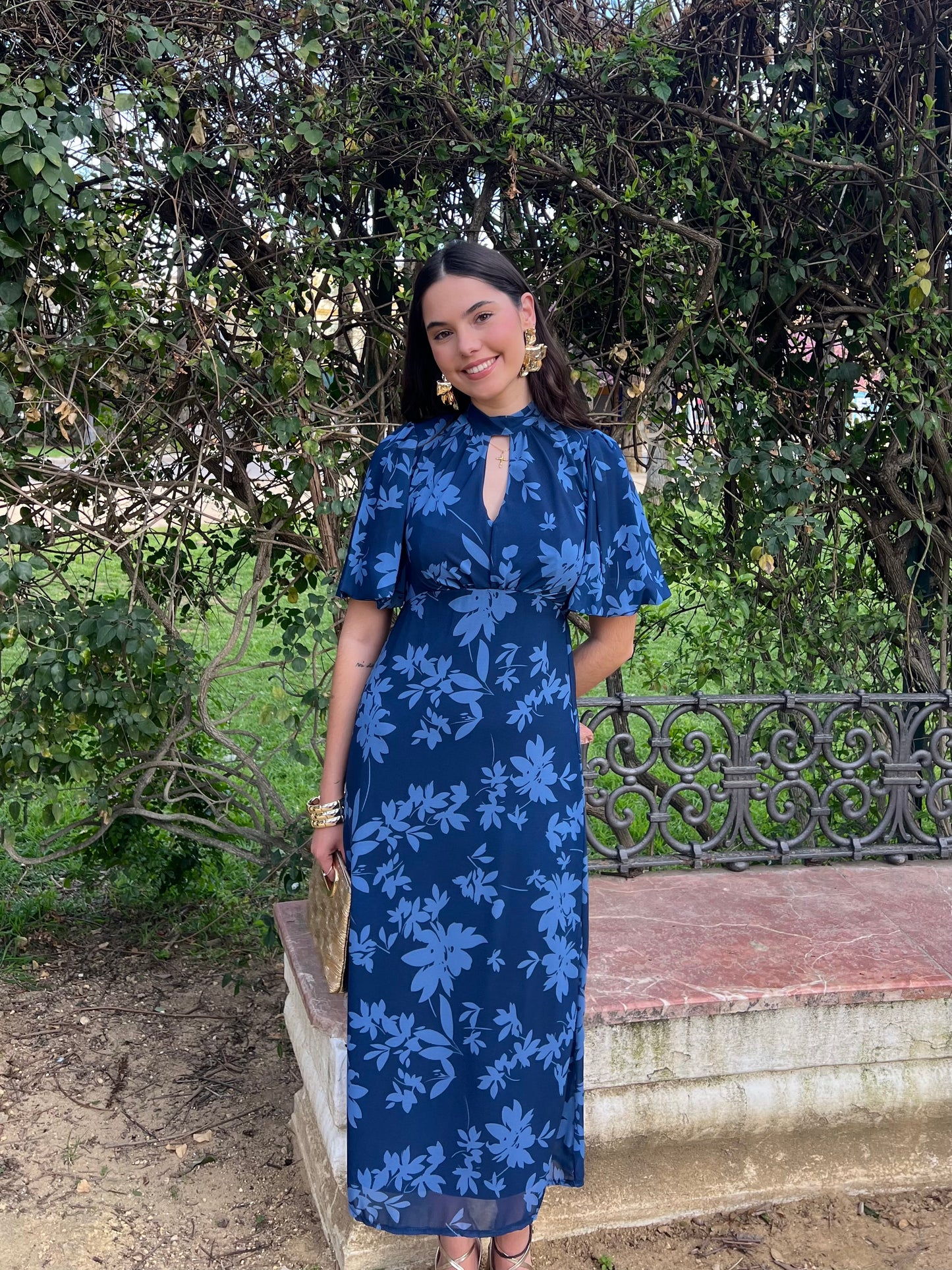 Vestido fluido atado al cuello azul