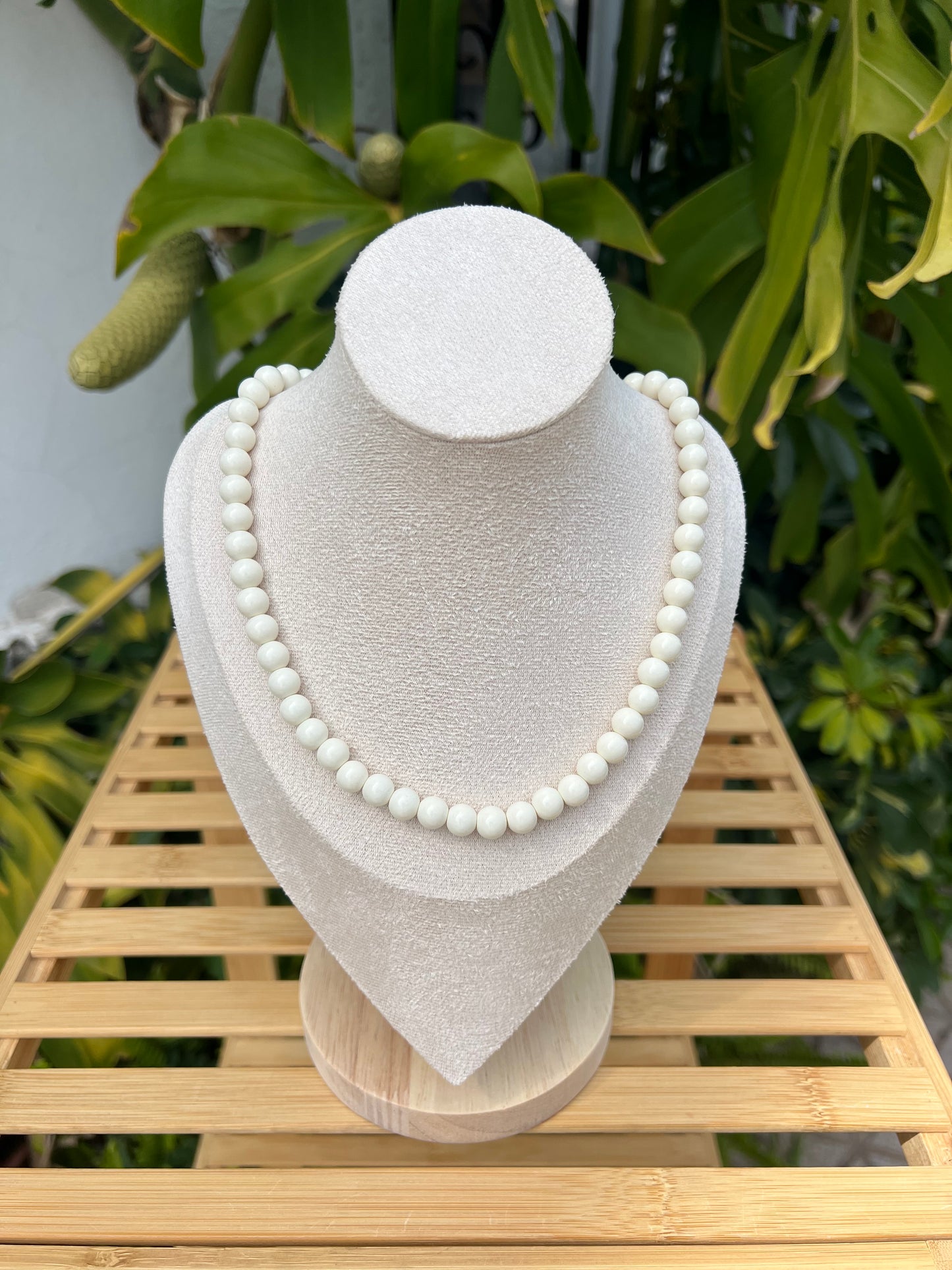 Collar bolas blanco