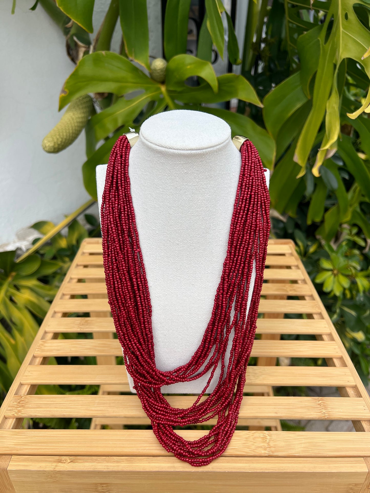 Maxi collar abalorios burdeos