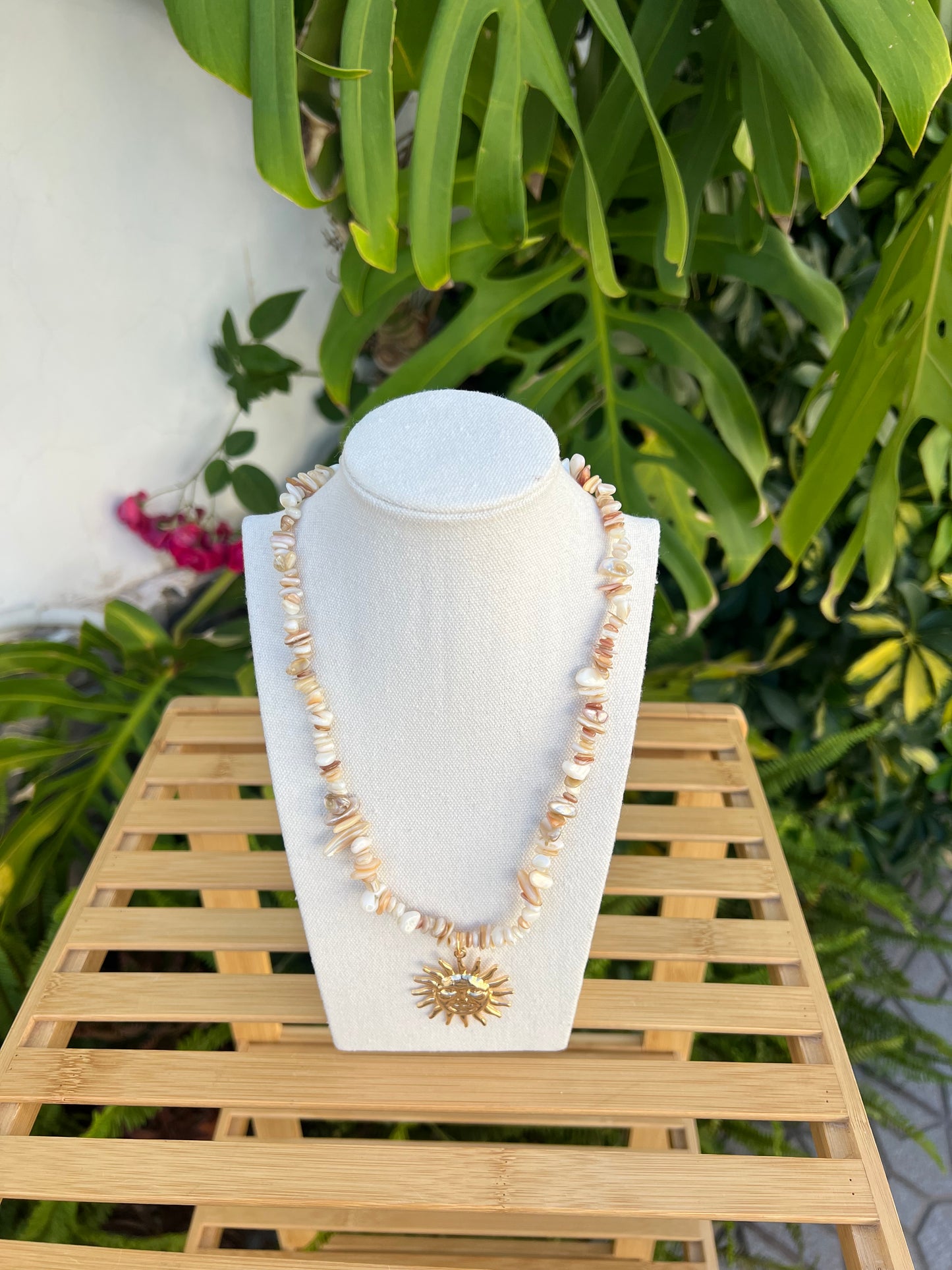 Collar piedras beige abalorio