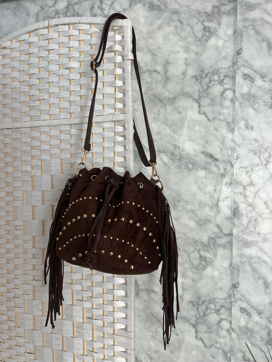 Bombonera tachuela y flecos marrón chocolate