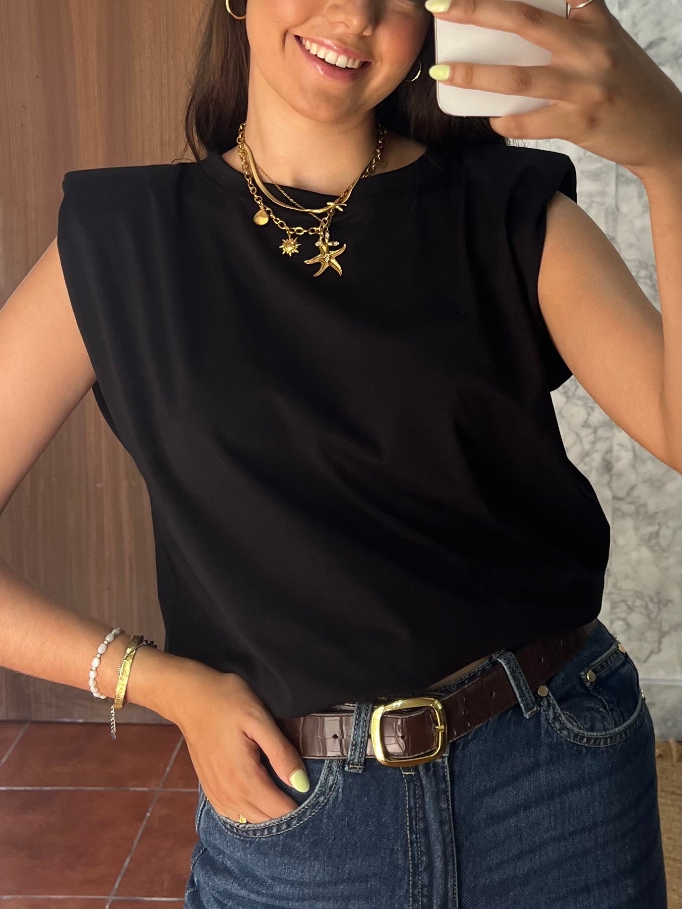 Camiseta basic hombreras negra