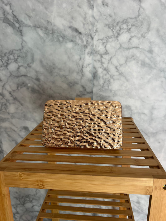 Cartera rígida dorada