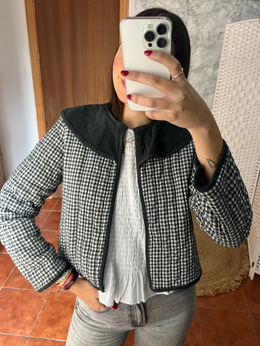 Chaqueta acolchada volante vichy gris