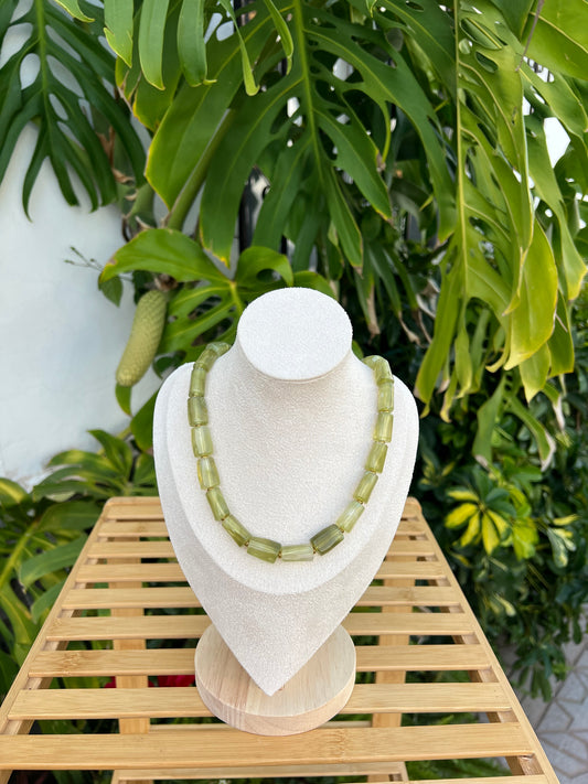 Collar macarrón verde