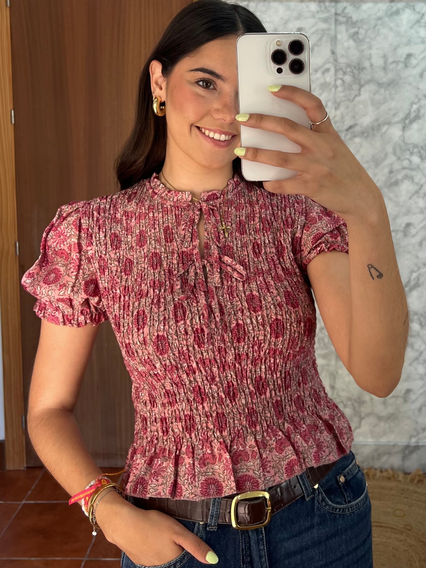 Blusa panel de abeja manga abullonada estampada