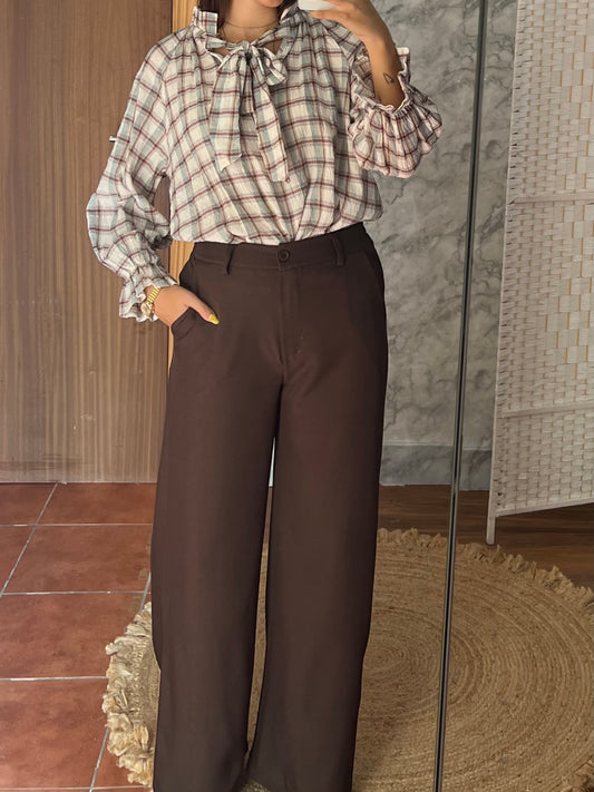 Pantalón tipo traje marrón