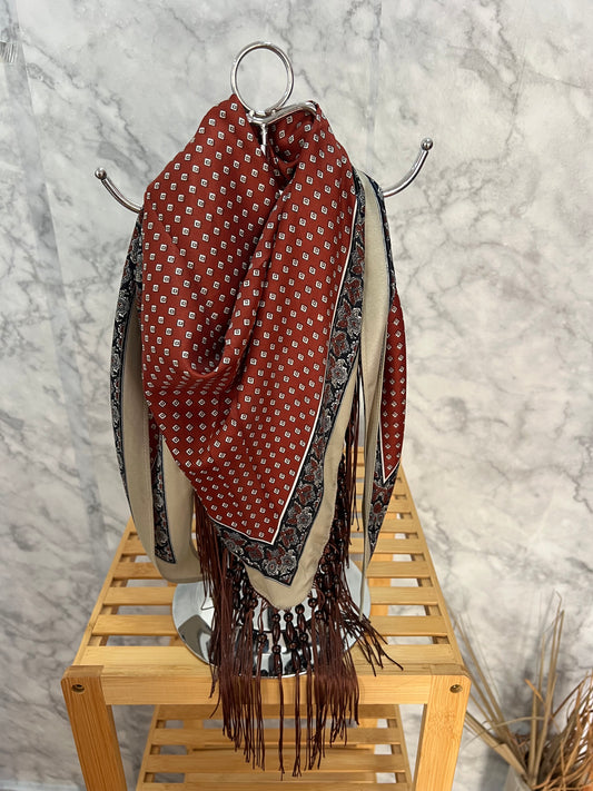 Bandana estampada flecos abalorios