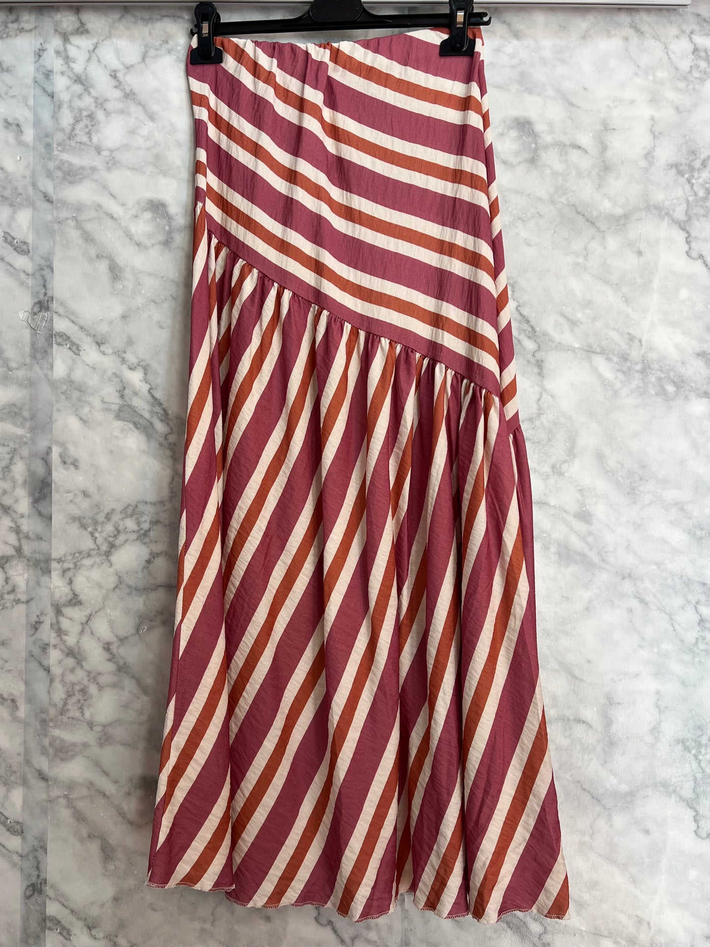 Falda asimétrica rayas rosa