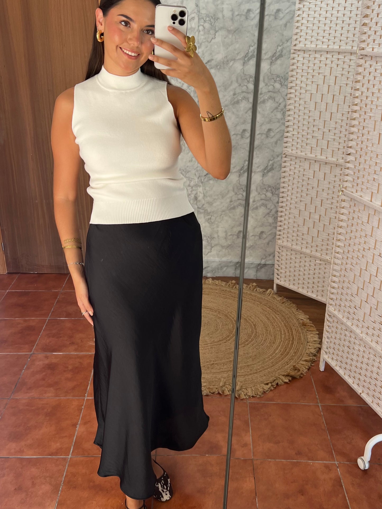 Falda satinada negra