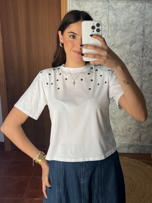 Camiseta hombreras tachuelas blanco