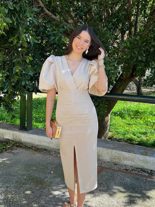 Vestido fruncido manga abulonada