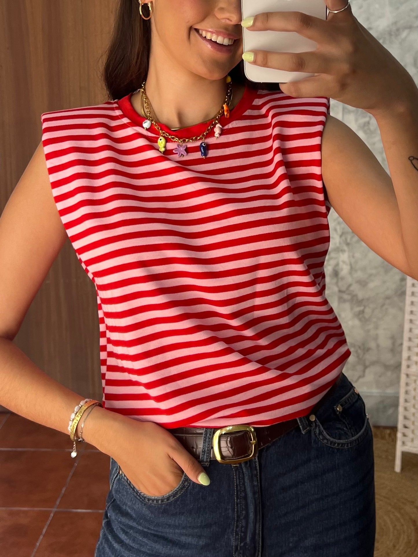 Camiseta hombrera rayas rosa-roja