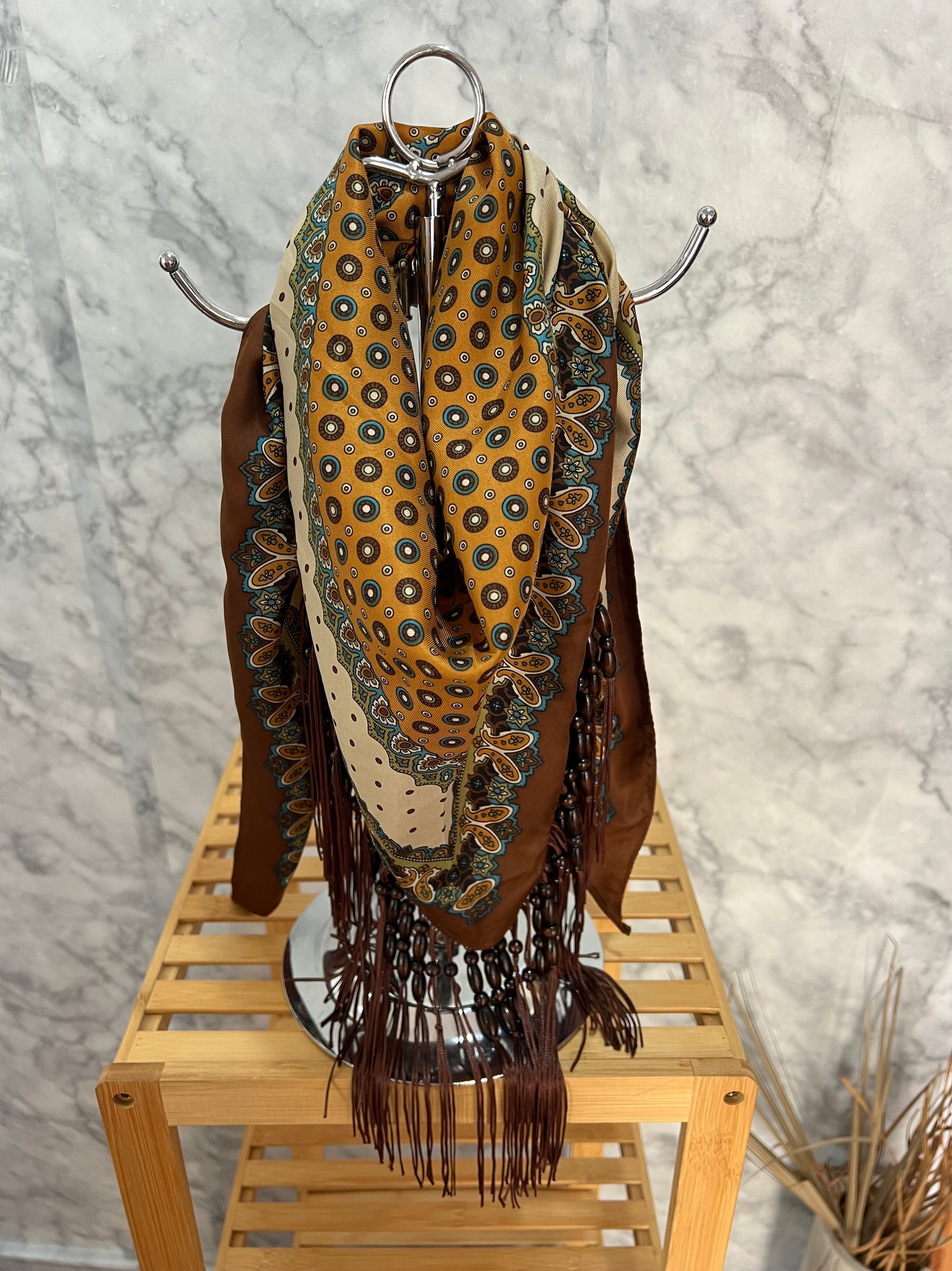 Bandana estampada flecos abalorios