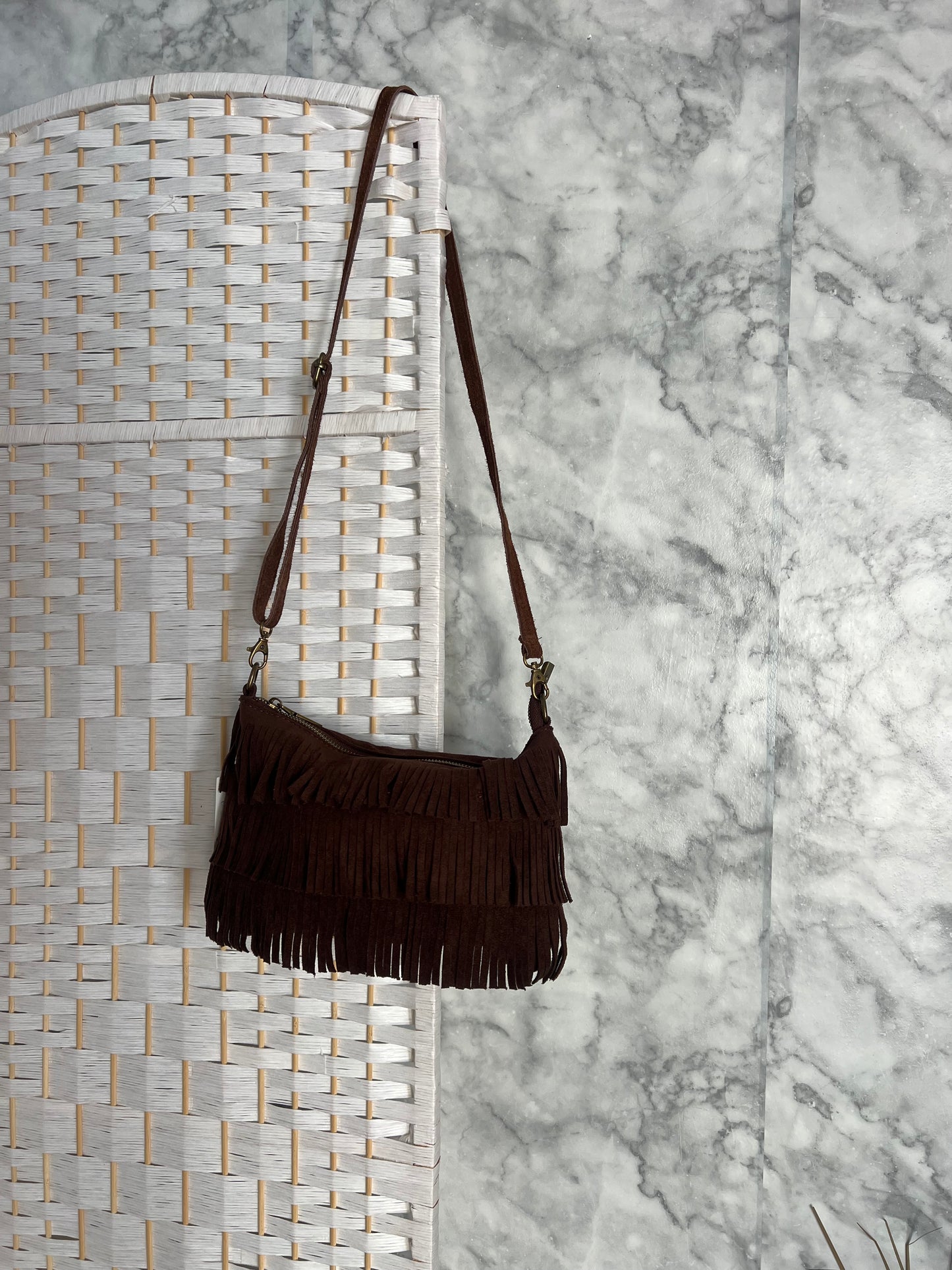 Bolso mediano flecos marrón chocolate