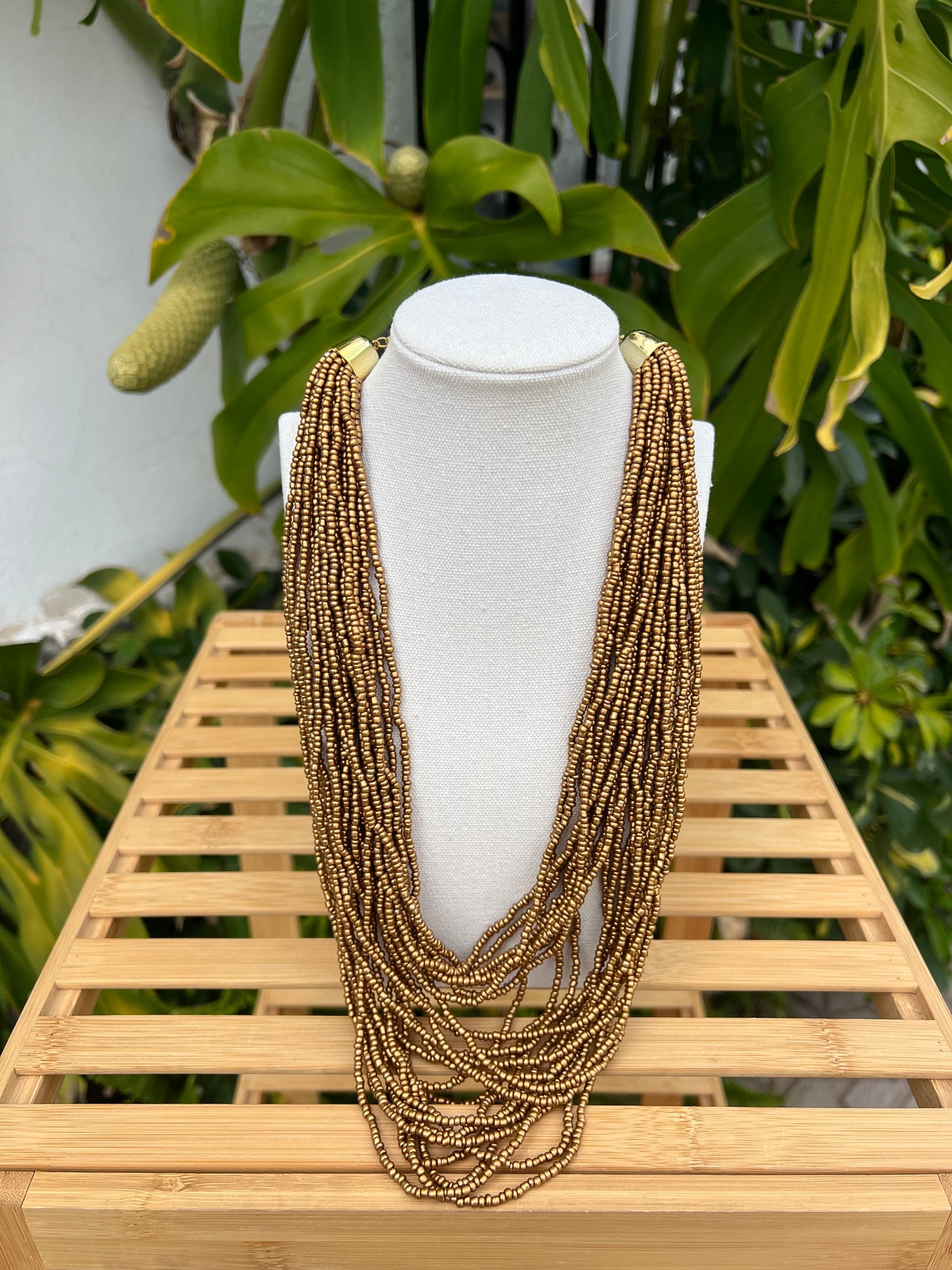 Maxi collar abalorios dorado