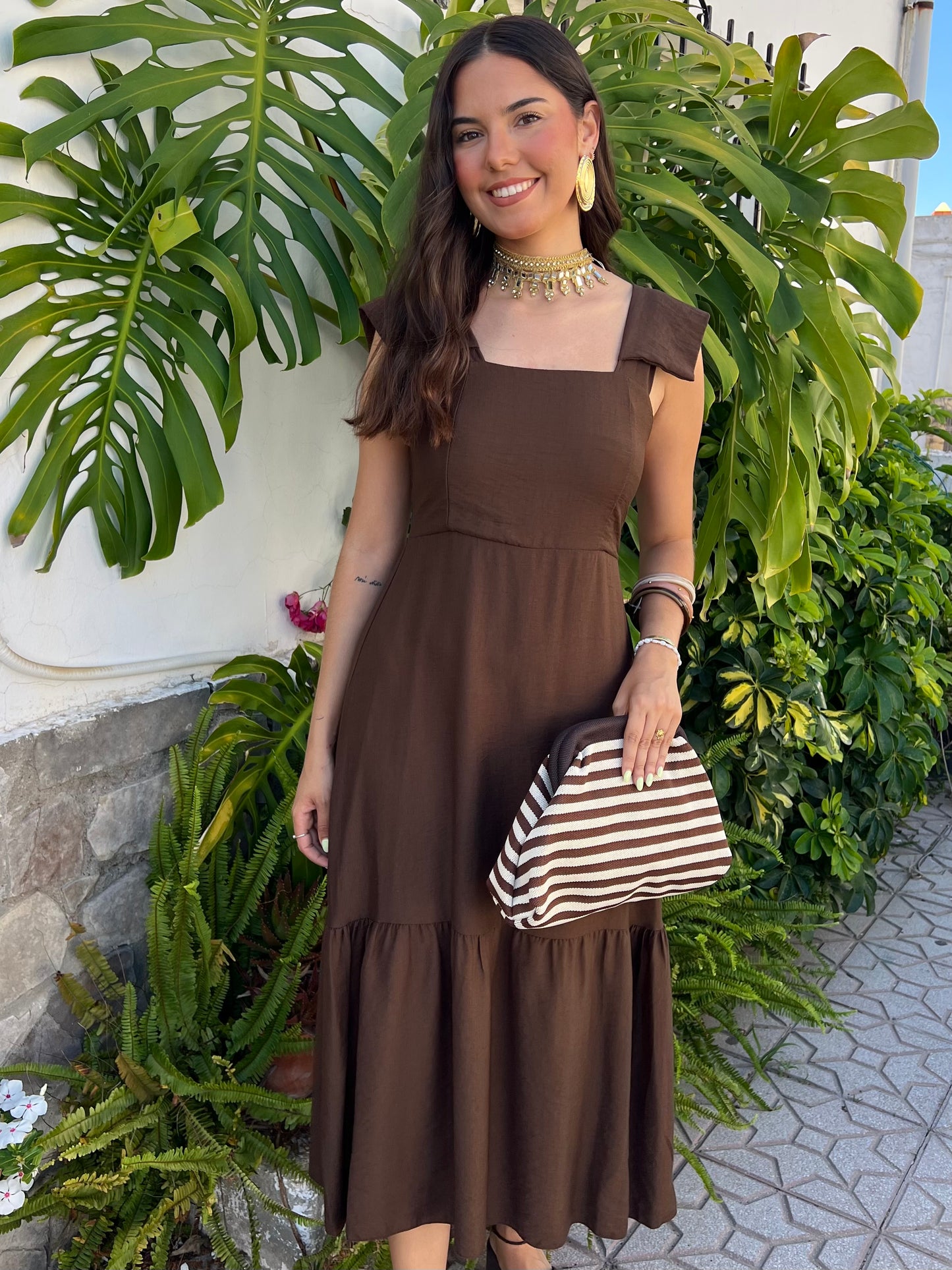 Vestido hombreras chocolate