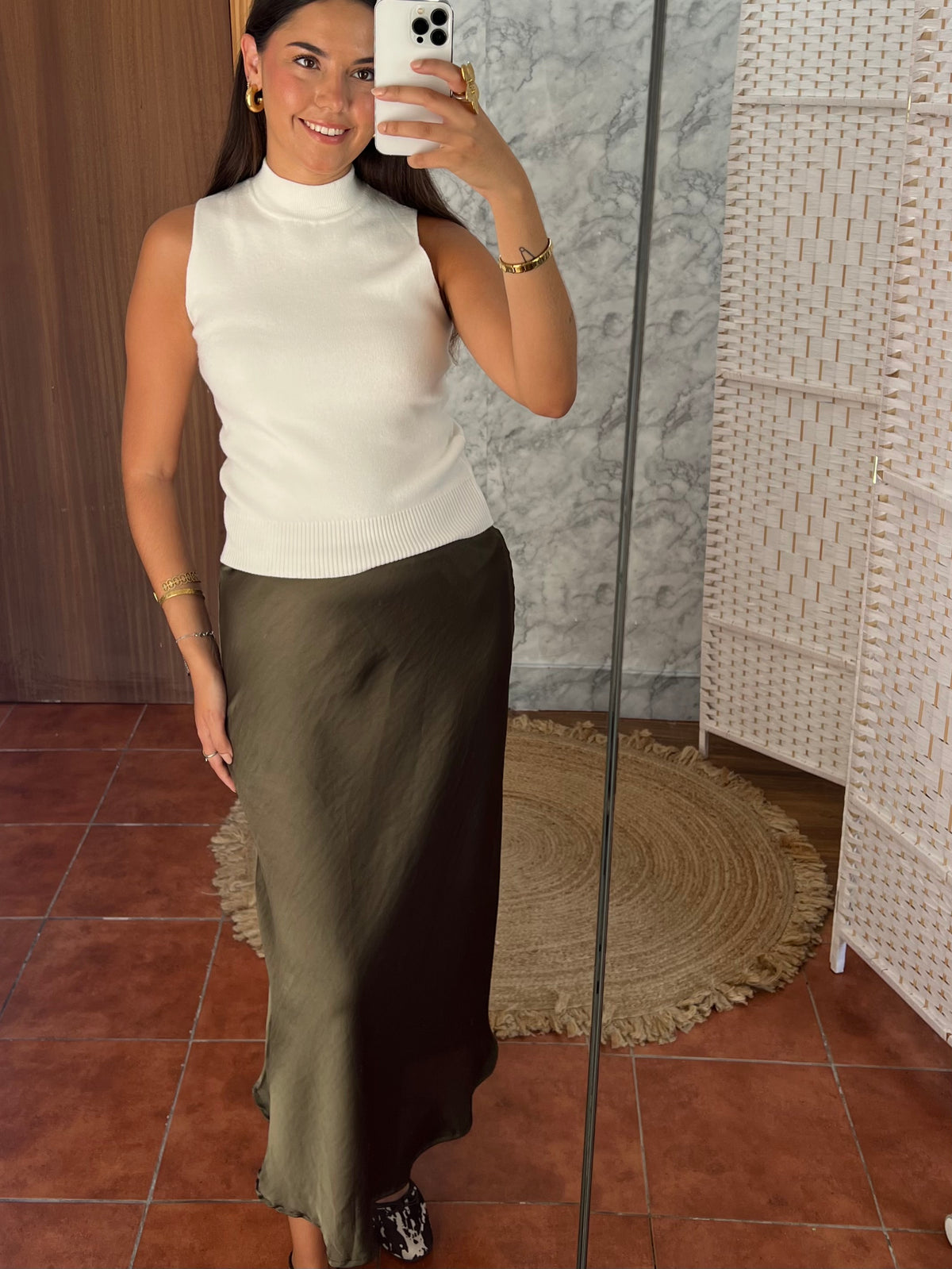 Falda satinada verde oliva