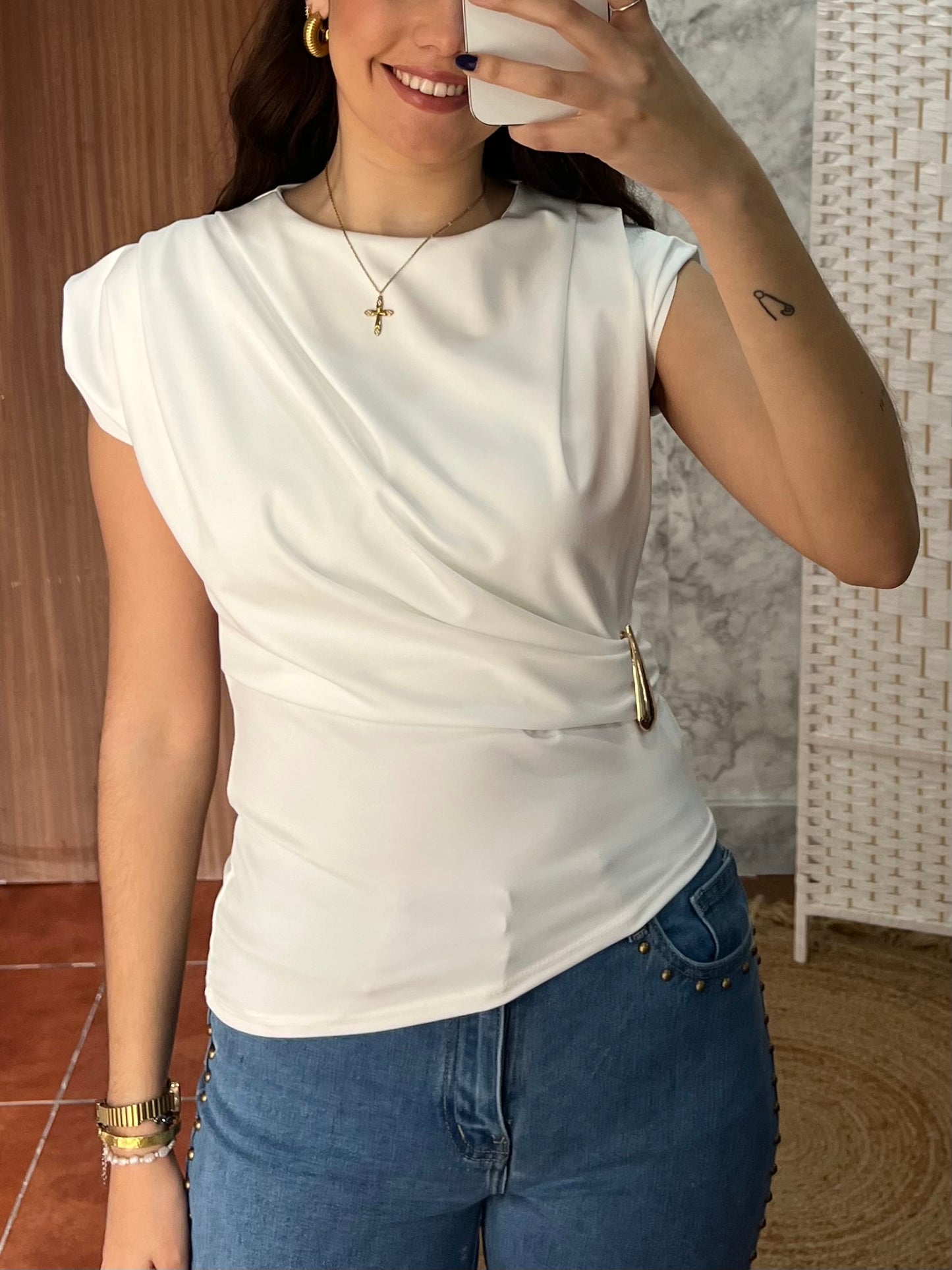 Top licra detalle oro blanco