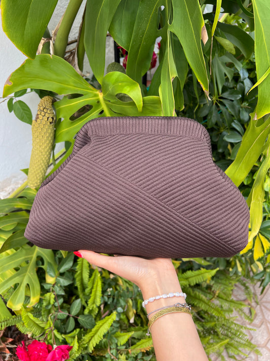 Bolso de mano clutch marrón chocolate