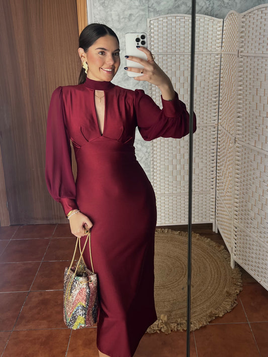 Vestido satén cut out vino