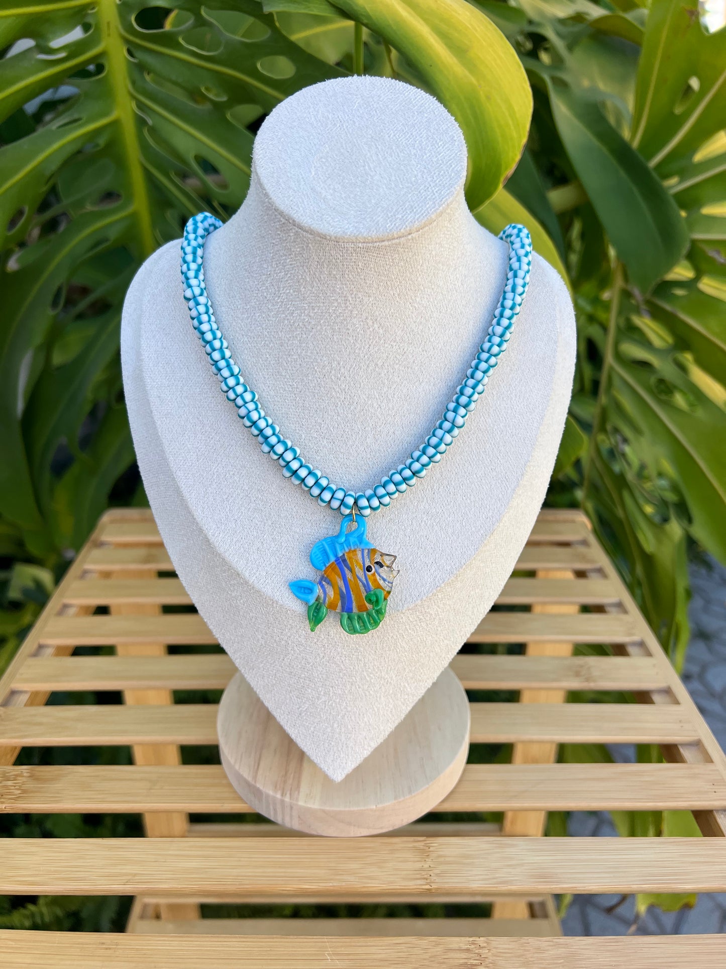 Collar abalorios pez turquesa