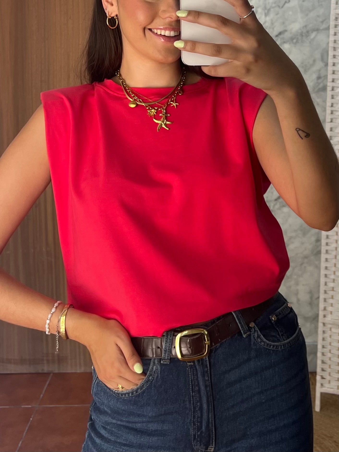 Camiseta basic hombreras roja